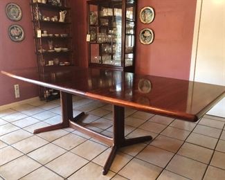Danish Mid-Century Modern solid rosewood dining table with two leaves