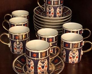 Set of Horchow Imari pattern demitasse cups and saucers