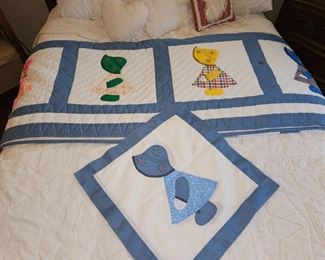 Handmade Quilt with Extra Panels!

