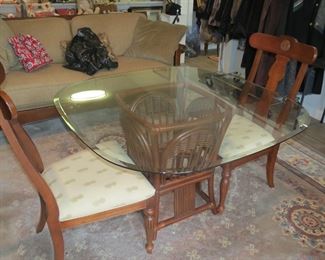 ETHAN ALLEN TABLE AND CHAIRS.