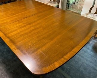 Henredon "18th c. Portfolio" mahogany double pedestal table w/3 leaves 28.5"h x 70" long x 45"w               leaves each  measure 20" w 