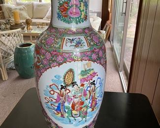 Chinese Famille Rose table lamp  (base is missing one foot)