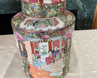 Vintage Famille Rose jar