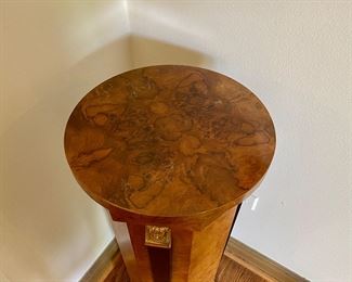 Baker burled walnut neoclassical-style pedestal