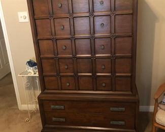 7 drawer high boy dresser. Solid wood.
