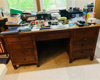 Dow Executive Desk - solid wood very nice 