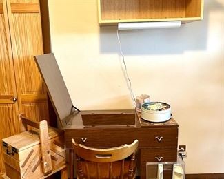Sewing Lot 1 With Cabinet