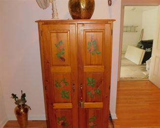 PIN STENCILED CABINER