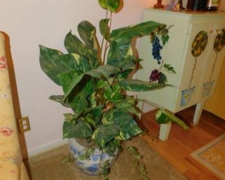 SILK PLANT WITH PASTE PORCELAIN FISH BOWL