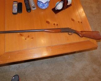 VINTAGE OAK LEAF 12 GAUGE SHOT GUN
