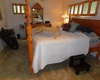 PINE KING SIZE POSTER BED