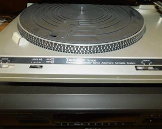 TECNIQUES TURNTABLE
