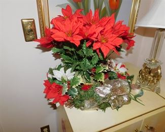 HOLIDAY CENTERPIECE