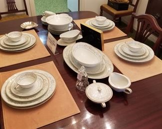 Duncan Phyfe dining table and chairs