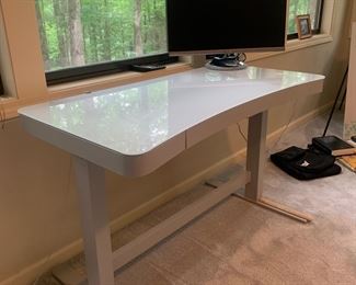 Low position where you can use an office chair