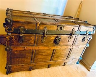 Large wood steamer trunk vintage, great condition