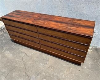 Westnofa Rosewood 8 drawer dresser