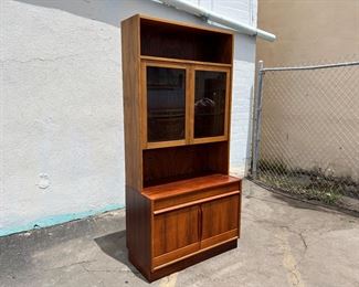 Rosewood Bookcase with 2 Glass Shelves (Lighter)