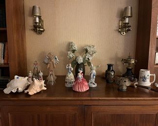 Tabletop figurines and decoratives
