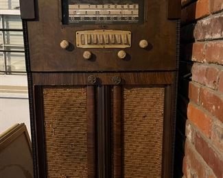 Vintage handcrafted radio