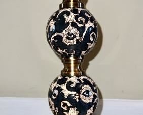 GORGEOUS THREE NOTE LAMP CLOSEUP