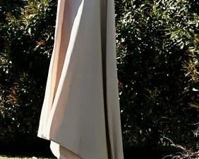 SUNBRELLA SPECTRUM 9 FOOT MARKET UMBRELLA IN VANILLA CREAM WITH  LOVELY RESIN BASE FOR WATER/SAND.