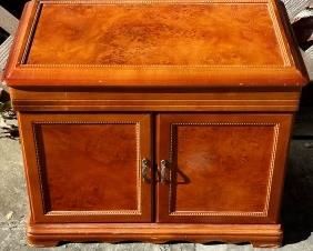 CLASSICAL VICTORIAN OAK WOOD/BURL TRIMMED JEWELRY CHEST