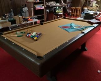NICE POOL TABLE
