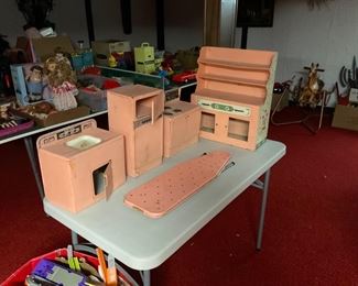 VINTAGE PINK CHILDS PLAY SET.  AS IS
