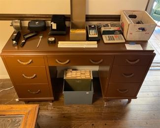 VINTAGE WOOD DESK