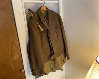 VINTAGE  MILITARY CLOTHING 