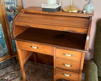 Roll top desk