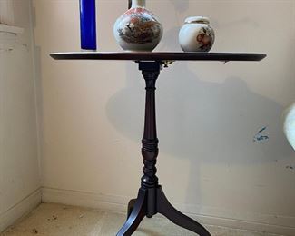 Clawfoot Victorian Stand/End Table
