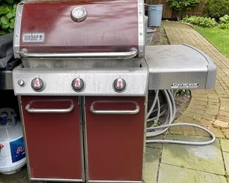 Weber Genesis Propane Gass Grill. Photo 1 of 2.