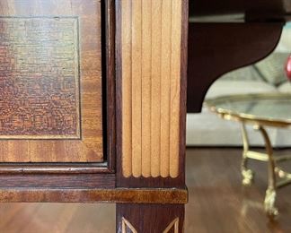 Council Craftsman Pembroke Table with Satinwood Inlay. Measures 27" x 17.5" x 27" H With Two 7.5" Drop Leaves. Photo 4 of 5.