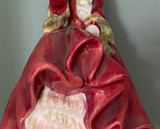 Royal Doulton "Top 'O The Hill" Figurine. Photo 1 of 2.