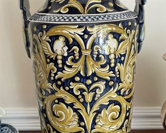 Vintage Large Deruta of Italy Urn.