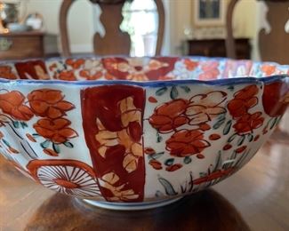 Antique Chinese Bowl. Photo 1 of 2.