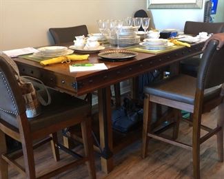 Counter Height Dining Set with leaf and 6 Chairs Excellent Condition