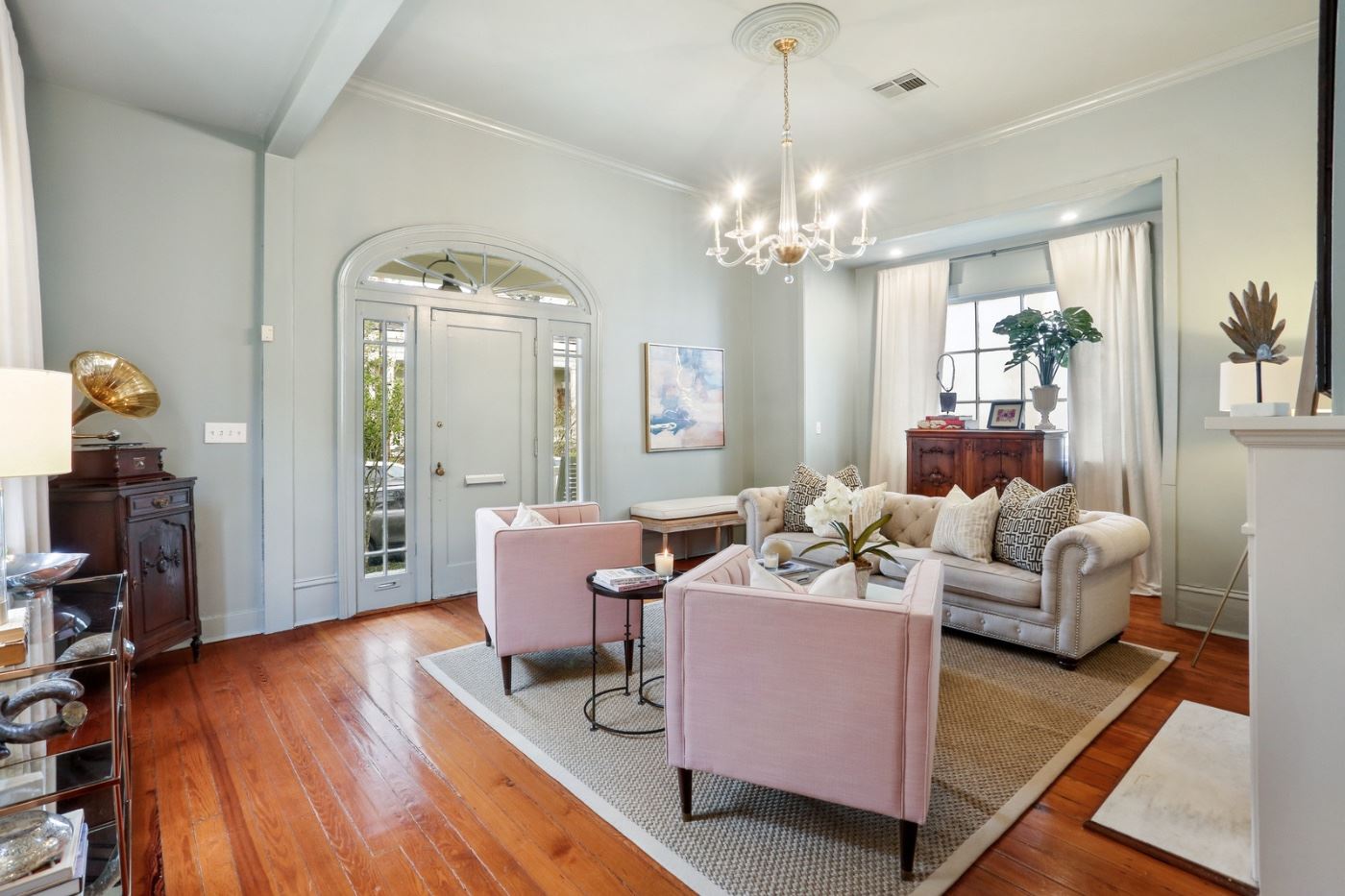 Estate Sale Uptown Sunday in New Orleans, LA starts on 5/21/2023