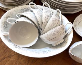 Camelot - Carrousel dishes