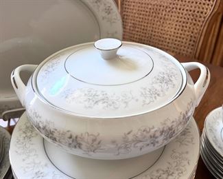 Camelot - Carrousel dishes