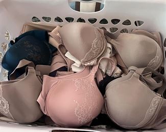 New and like new Bras 