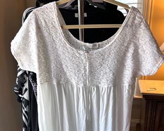 LOTS!!! of Beautiful Ladie's Clothes, lots of them are new or like new - sizes 1X, 2X and 3X 