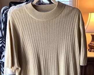 LOTS!!! of Beautiful Ladie's Clothes, lots of them are new or like new - sizes 1X, 2X and 3X 