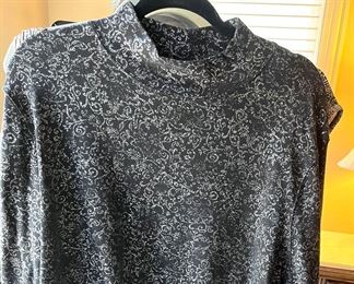 LOTS!!! of Beautiful Ladie's Clothes, lots of them are new or like new - sizes 1X, 2X and 3X 