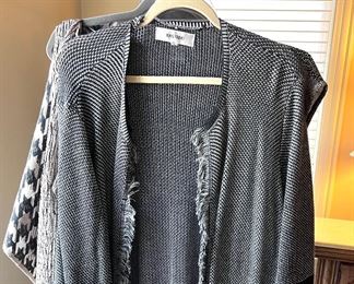 LOTS!!! of Beautiful Ladie's Clothes, lots of them are new or like new - sizes 1X, 2X and 3X 