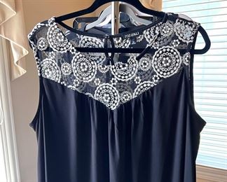 LOTS!!! of Beautiful Ladie's Clothes, lots of them are new or like new - sizes 1X, 2X and 3X 