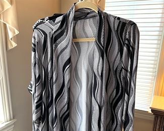 LOTS!!! of Beautiful Ladie's Clothes, lots of them are new or like new - sizes 1X, 2X and 3X 