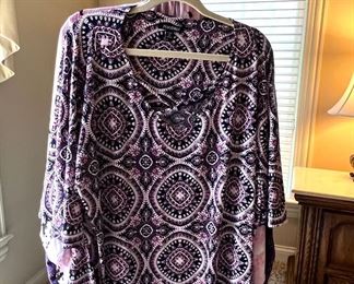 LOTS!!! of Beautiful Ladie's Clothes, lots of them are new or like new - sizes 1X, 2X and 3X 